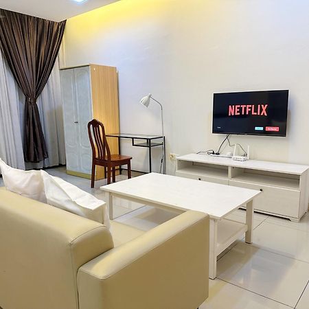 Palazio Serviced Apartment In Mount Austin Near Aeon Ikea Toppen Hsi Johor Bahru Exterior photo