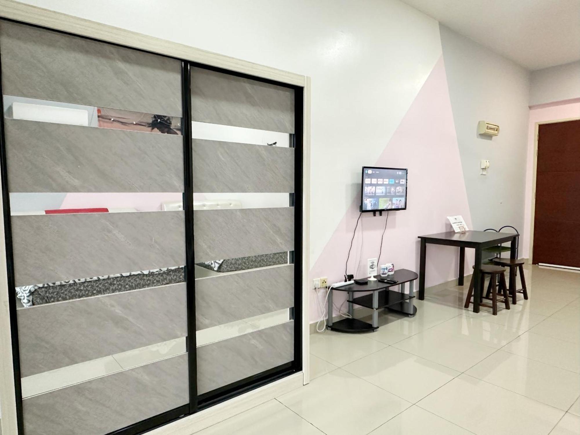 Palazio Serviced Apartment In Mount Austin Near Aeon Ikea Toppen Hsi Johor Bahru Exterior photo