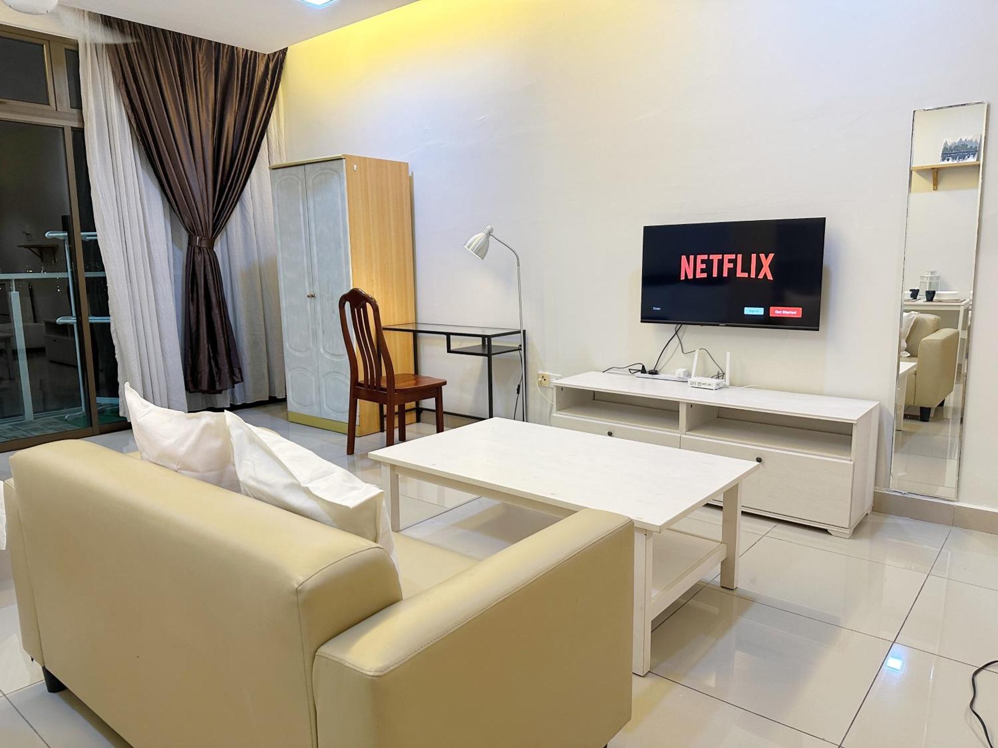 Palazio Serviced Apartment In Mount Austin Near Aeon Ikea Toppen Hsi Johor Bahru Exterior photo