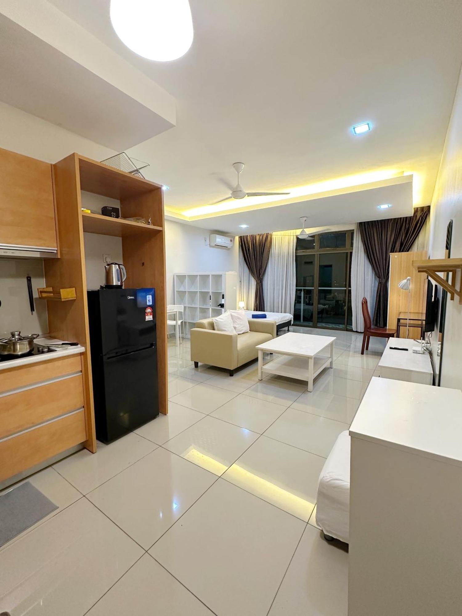 Palazio Serviced Apartment In Mount Austin Near Aeon Ikea Toppen Hsi Johor Bahru Exterior photo