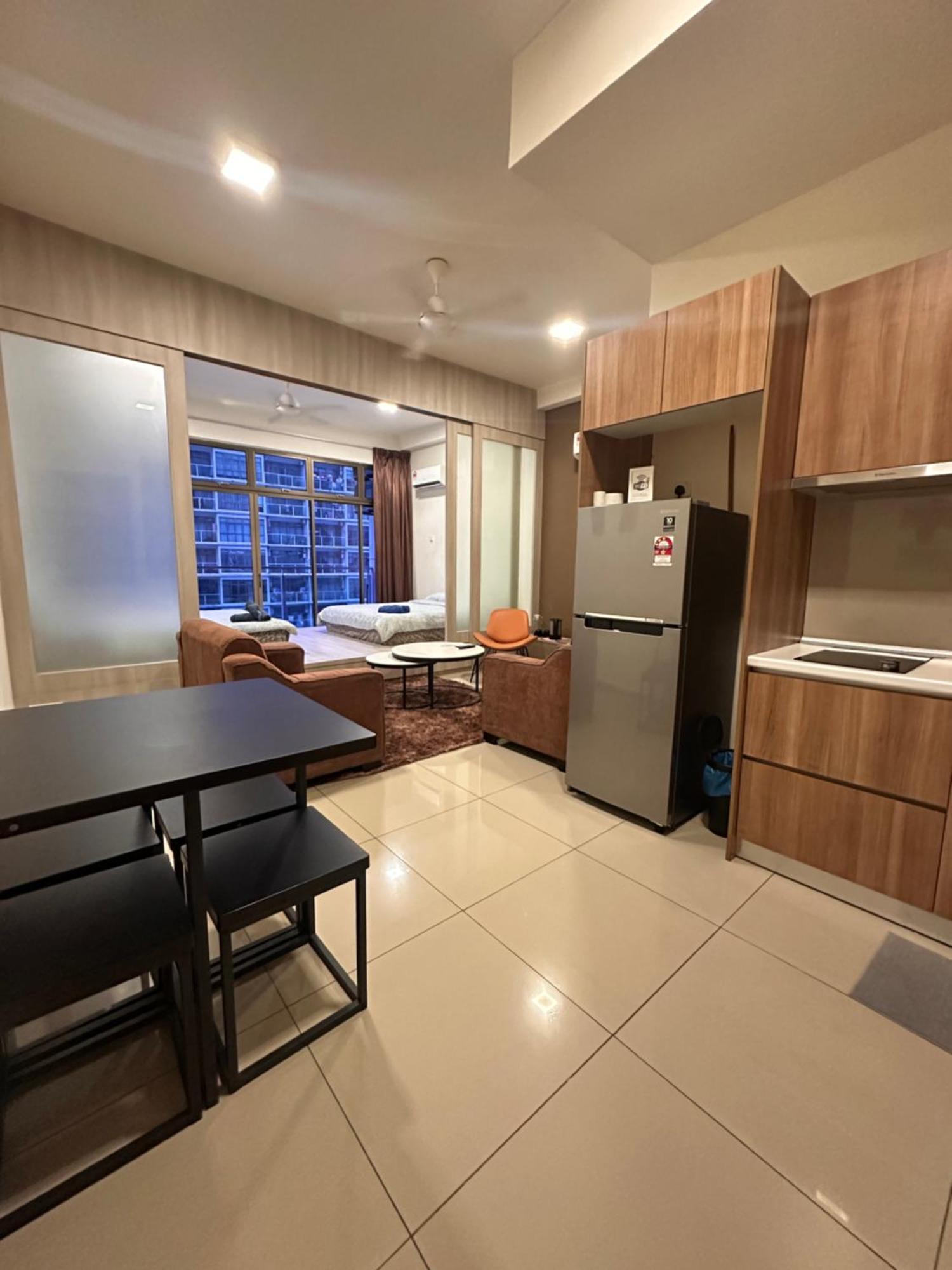 Palazio Serviced Apartment In Mount Austin Near Aeon Ikea Toppen Hsi Johor Bahru Exterior photo