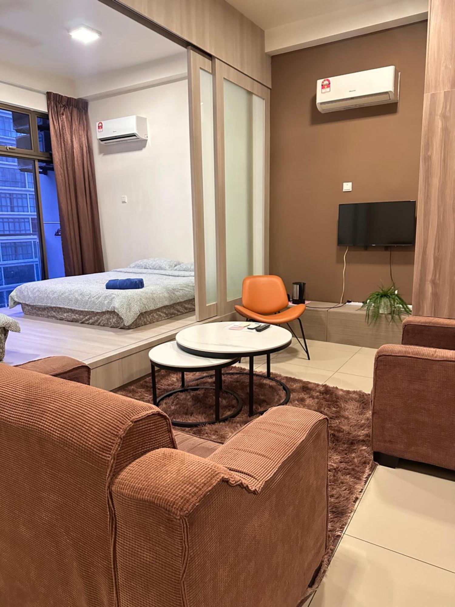 Palazio Serviced Apartment In Mount Austin Near Aeon Ikea Toppen Hsi Johor Bahru Exterior photo